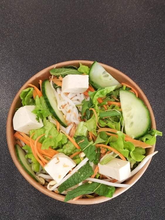 Salade de vermicelles froides au tofu (végétarien)